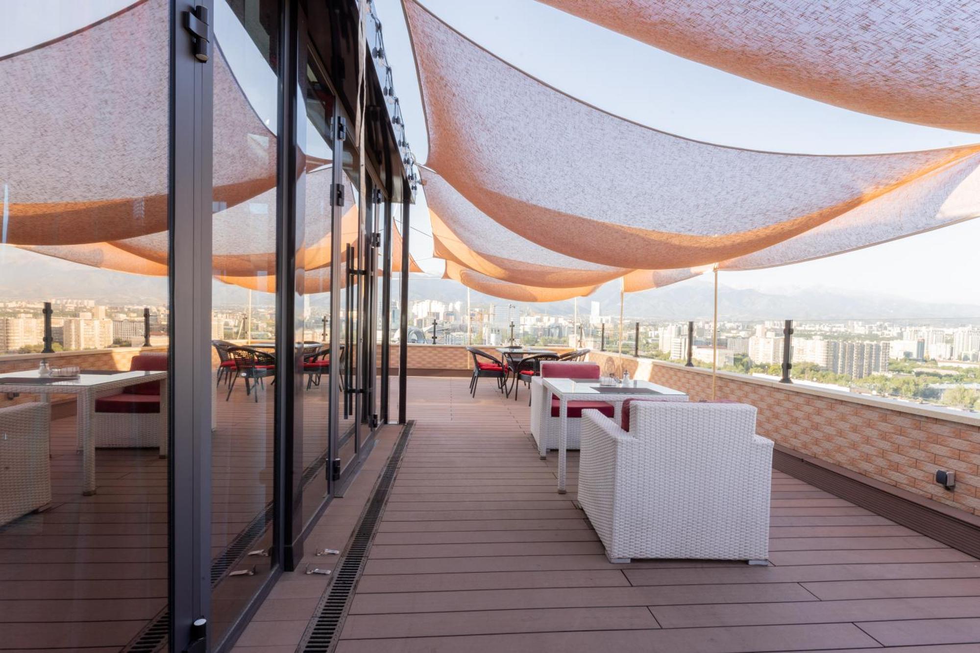 Hotel Reikartz Sky Almaty Exterior foto