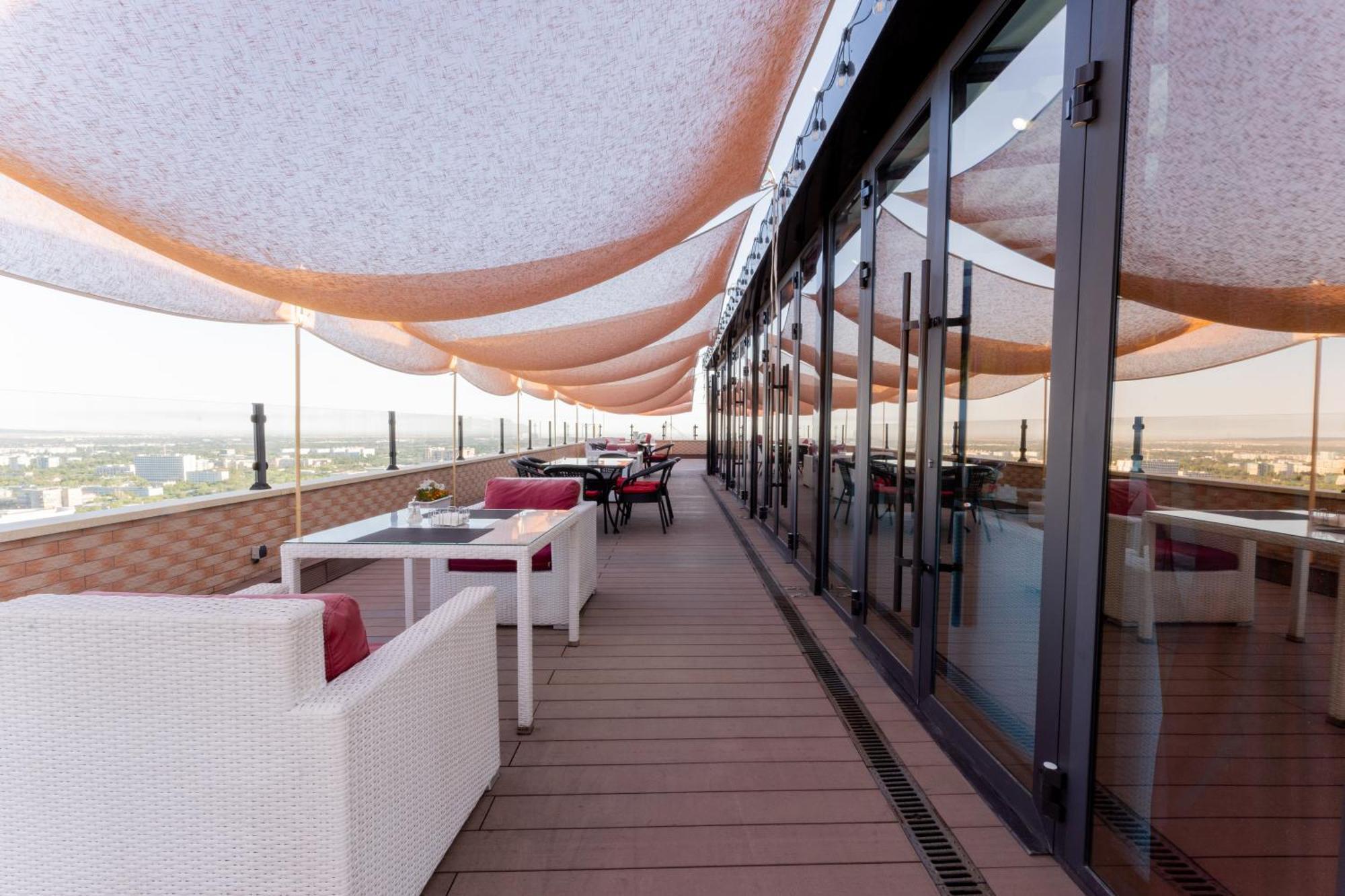 Hotel Reikartz Sky Almaty Exterior foto
