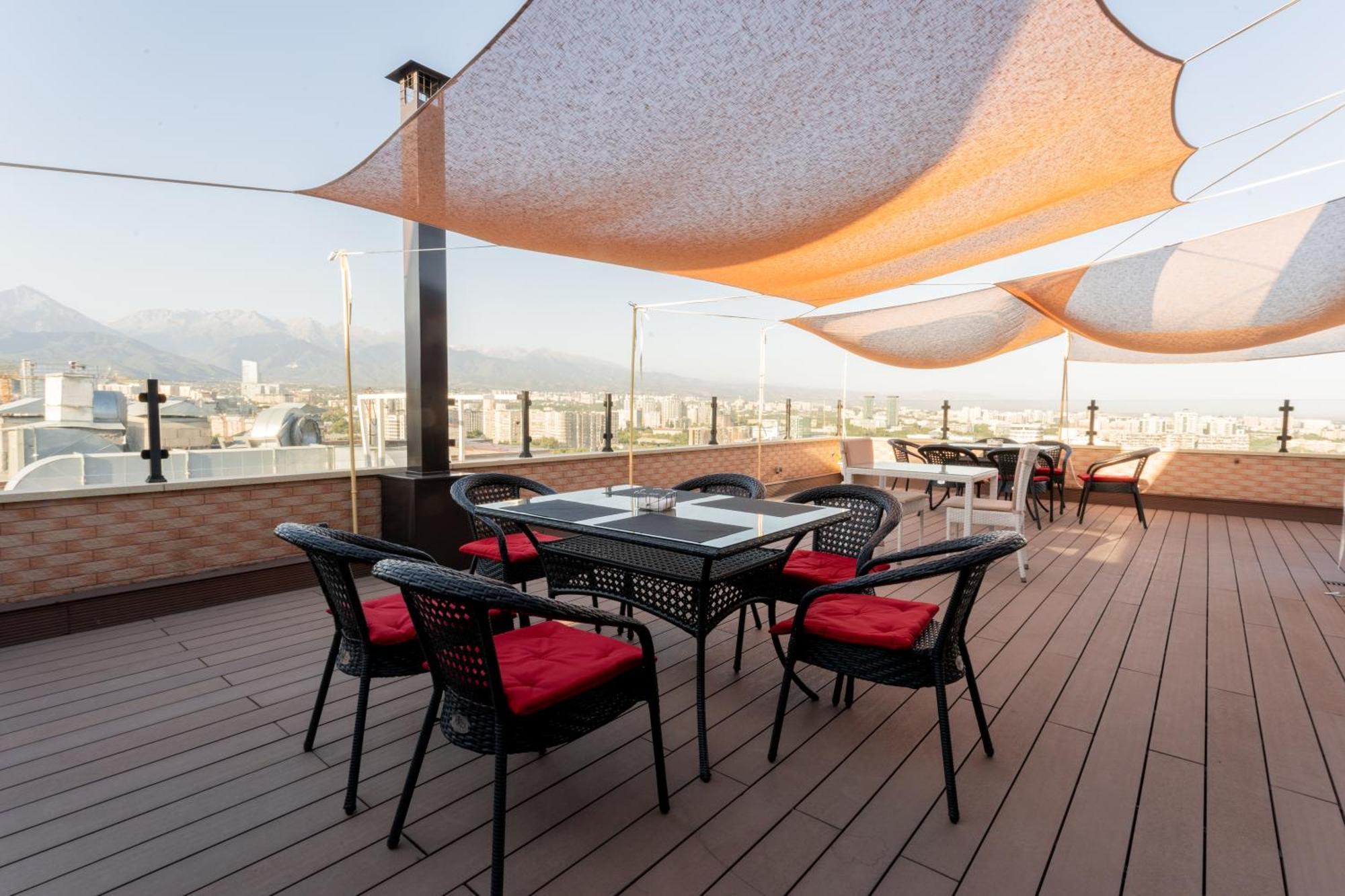 Hotel Reikartz Sky Almaty Exterior foto